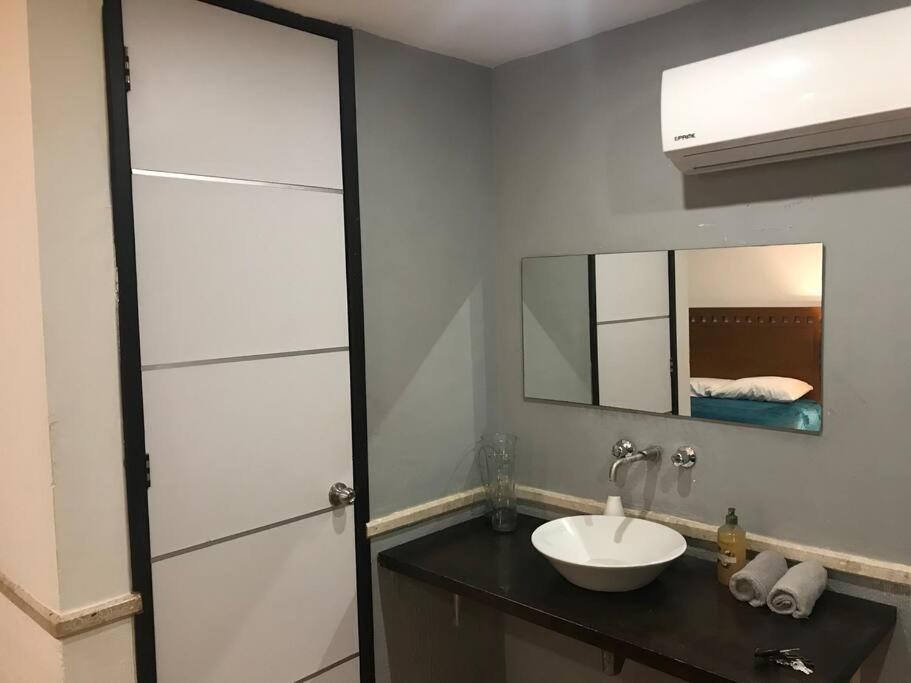 Comfortable And Central Cancun Apartment Exterior photo